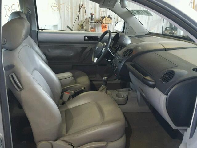 3VWCP21C93M421050 - 2003 VOLKSWAGEN NEW BEETLE 银色 照片 5