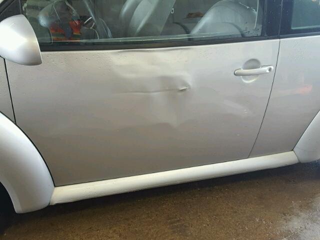 3VWCP21C93M421050 - 2003 VOLKSWAGEN NEW BEETLE 银色 照片 9