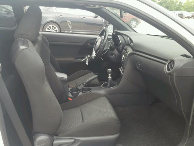 JTKJF5C78B3014974 - 2011 TOYOTA SCION TC 白色 照片 5