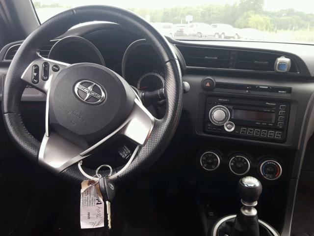 JTKJF5C78B3014974 - 2011 TOYOTA SCION TC 白色 照片 9