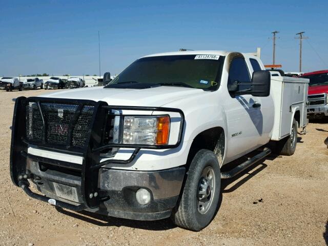 1GT21ZCG1BZ190991 - 2011 GMC SIERRA C25 WHITE photo 2