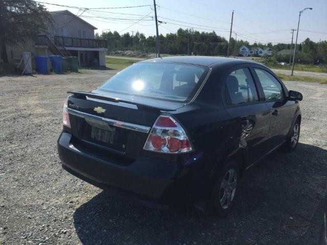 KL1TV55E09B394723 - 2009 CHEVROLET AVEO LS BLACK photo 4