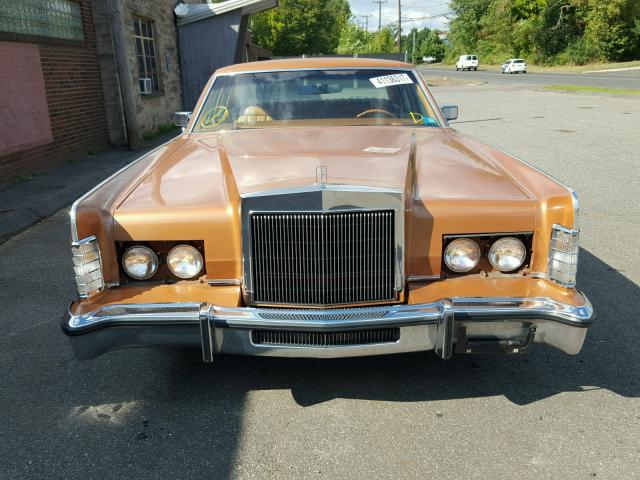 7Y82A898660 - 1977 LINCOLN TOWN CAR GOLD photo 9