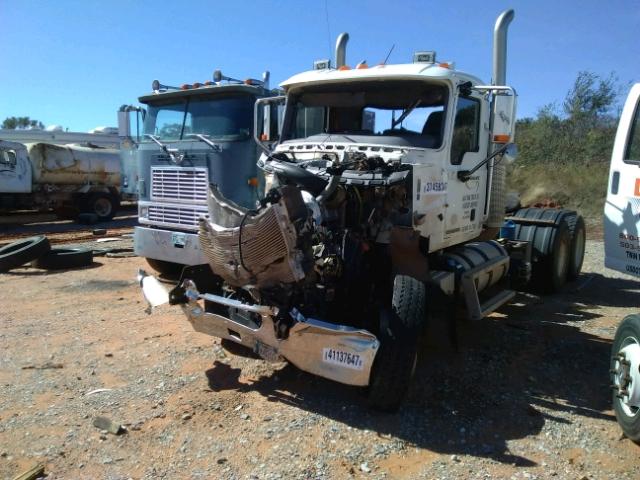 1M1AN07Y4FM018780 - 2015 MACK 600 WHITE photo 2