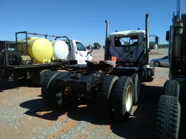 1M1AN07Y4FM018780 - 2015 MACK 600 WHITE photo 4