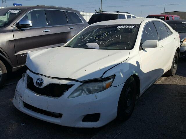 4T1BF3EK9AU563640 - 2010 TOYOTA CAMRY BASE WHITE photo 2