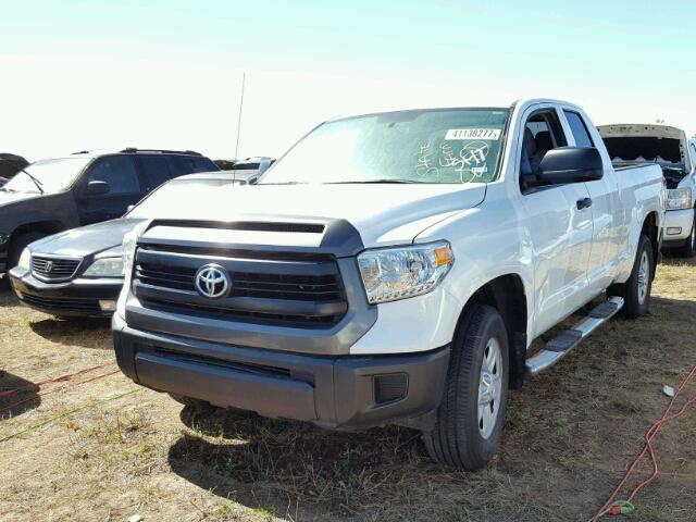 5TFRM5F11HX112060 - 2017 TOYOTA TUNDRA WHITE photo 2