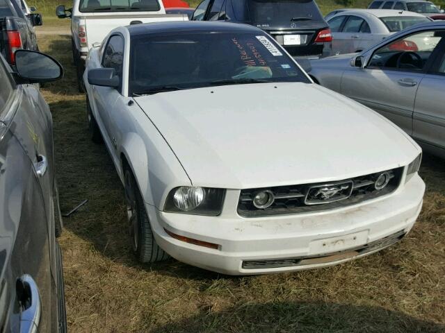 1ZVHT80N195142570 - 2009 FORD MUSTANG WHITE photo 1