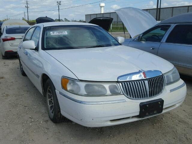 1LNHM82W1YY827683 - 2000 LINCOLN TOWN CAR S WHITE photo 1