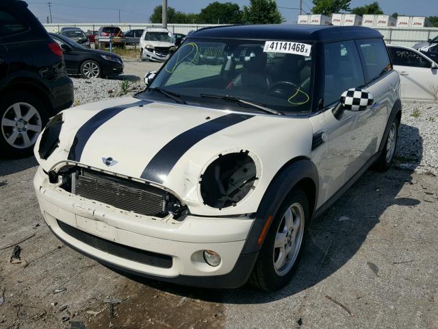 WMWML33599TP97519 - 2009 MINI COOPER CLU WHITE photo 2