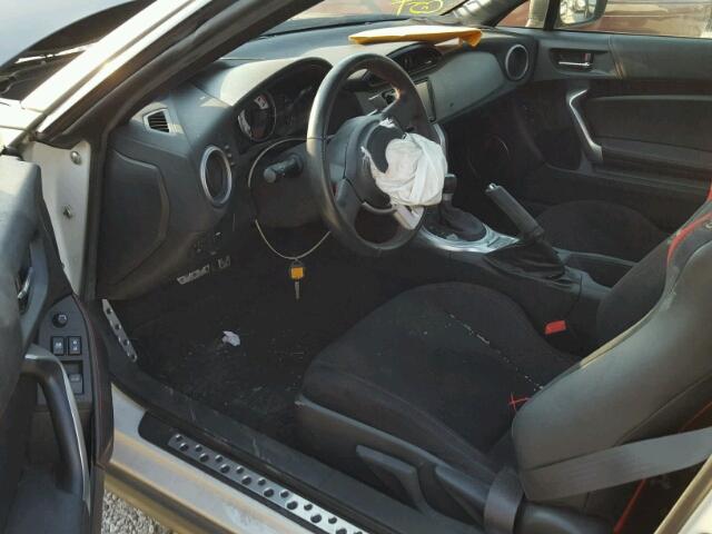 JF1ZNAA16G8704372 - 2016 TOYOTA SCION FR-S WHITE photo 9