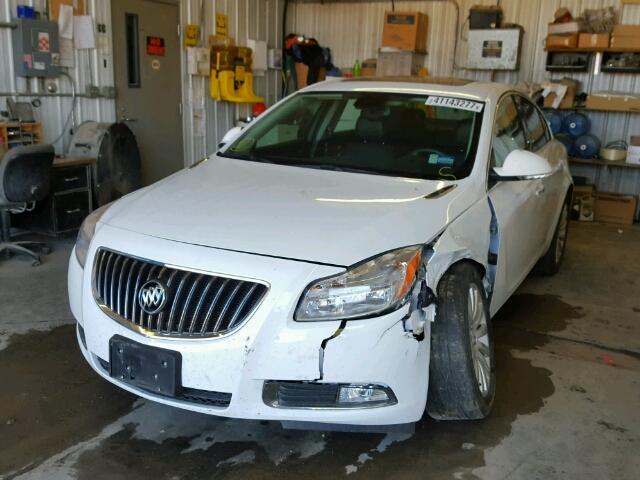 2G4GS5EK0C9205145 - 2012 BUICK REGAL WHITE photo 2