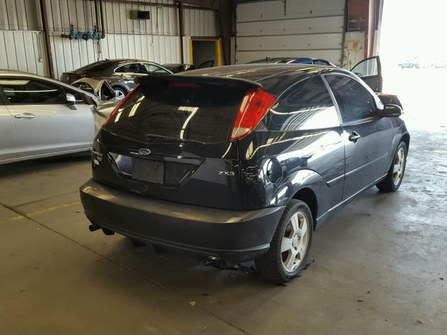 1FAHP31N86W200467 - 2006 FORD FOCUS ZX3 BLACK photo 4