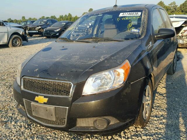 KL1TD66E59B641970 - 2009 CHEVROLET AVEO LS BLACK photo 2