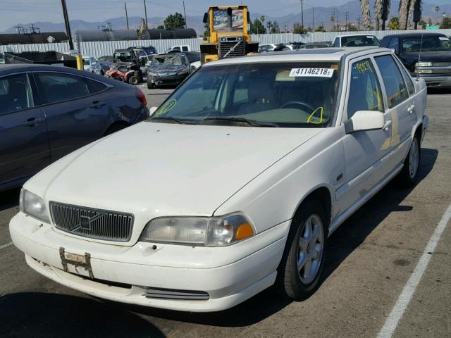 YV1LS5579W1532497 - 1998 VOLVO S70 WHITE photo 2