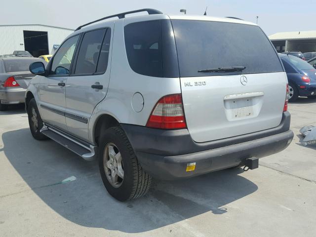 4JGAB54E9XA134734 - 1999 MERCEDES-BENZ ML 320 SILVER photo 3