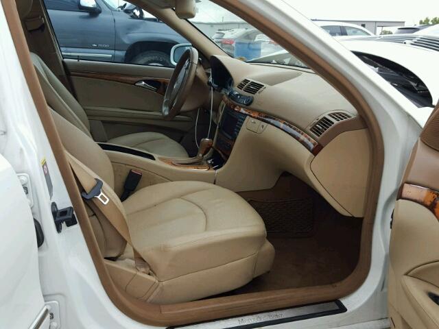 WDBUF56X99B426304 - 2009 MERCEDES-BENZ E 350 WHITE photo 5