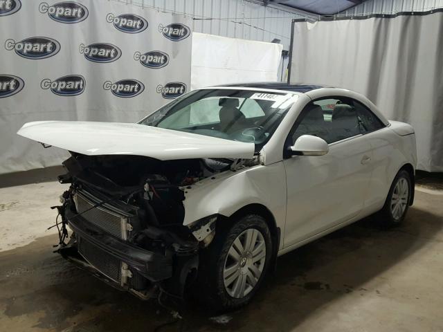 WVWBA71F08V027005 - 2008 VOLKSWAGEN EOS TURBO WHITE photo 2