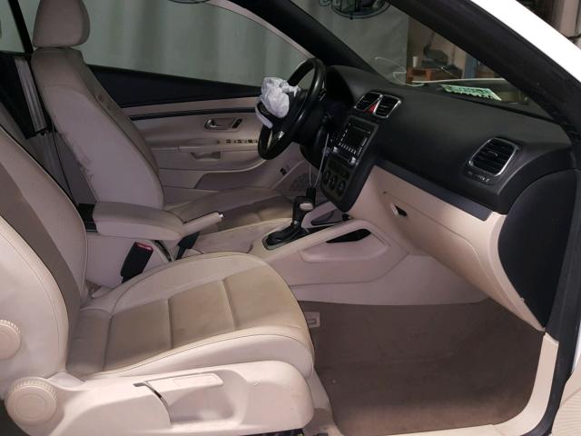 WVWBA71F08V027005 - 2008 VOLKSWAGEN EOS TURBO WHITE photo 5