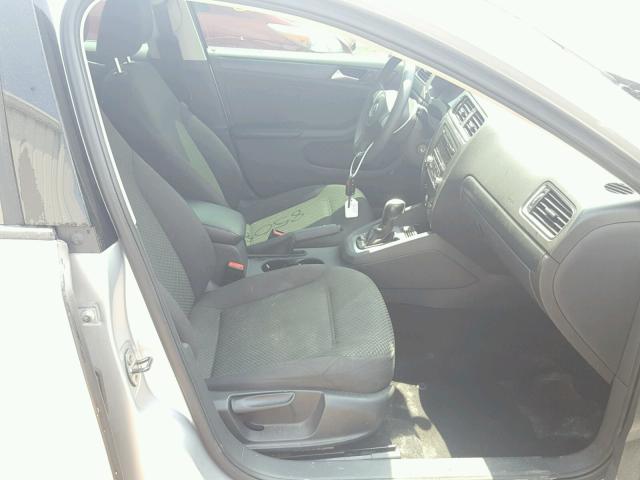 3VW2K7AJ9EM293949 - 2014 VOLKSWAGEN JETTA BASE 银色 照片 5