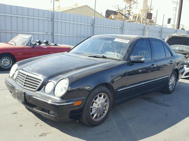 WDBJF65J8YB129965 - 2000 MERCEDES-BENZ E 320 BLACK photo 2