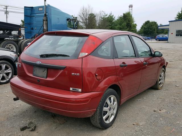 3FAFP37N95R119980 - 2005 FORD FOCUS ZX5 RED photo 4