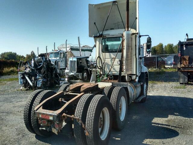 1M1AW02Y7AN008655 - 2010 MACK 600 CXU600 WHITE photo 4