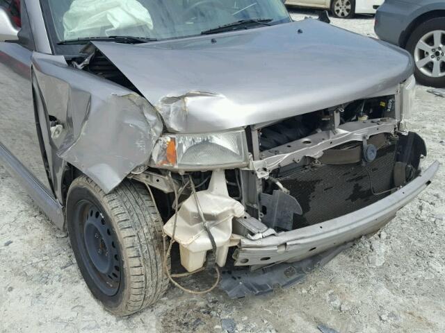 JTLKT324864107739 - 2006 TOYOTA SCION XB SILVER photo 9