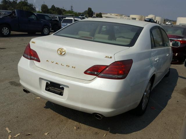 4T1BK36B98U324125 - 2008 TOYOTA AVALON XL WHITE photo 4