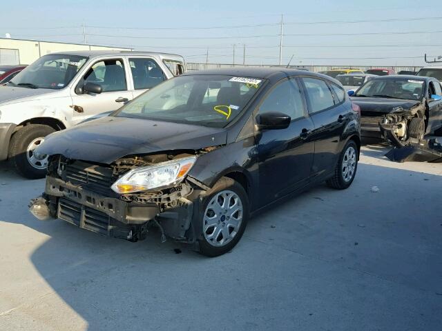 1FAHP3K25CL396286 - 2012 FORD FOCUS SE BLACK photo 2