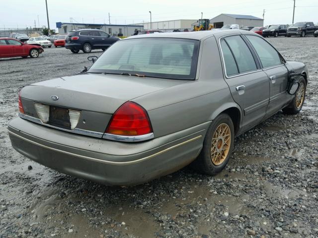 2FAFP73W02X139957 - 2002 FORD CROWN VICT GRAY photo 4