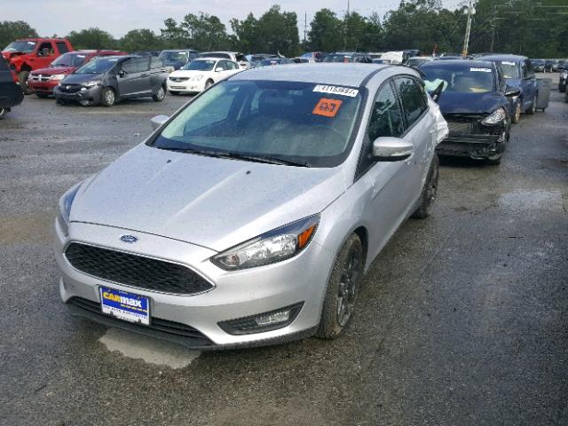 1FADP3K29GL321689 - 2016 FORD FOCUS SE SILVER photo 2