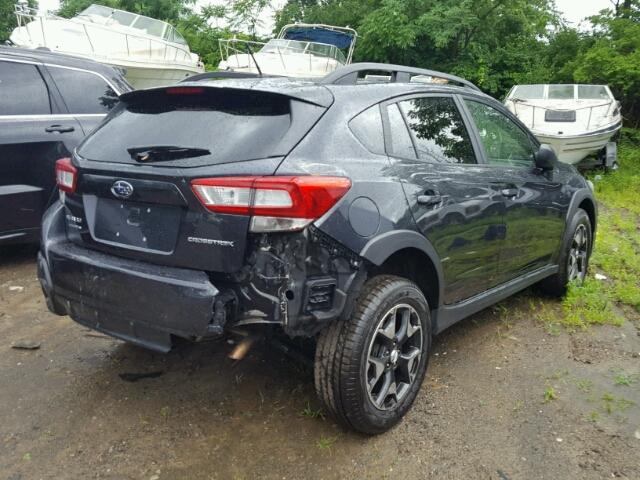 JF2GTAAC9J9271013 - 2018 SUBARU CROSSTREK GRAY photo 4