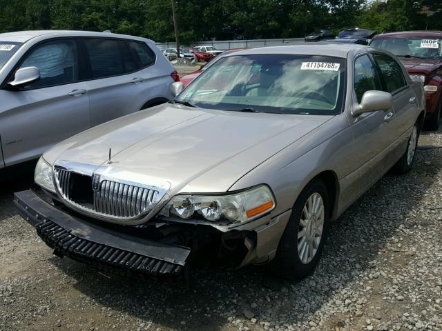 1LNHM81W13Y622875 - 2003 LINCOLN TOWN CAR E BEIGE photo 2