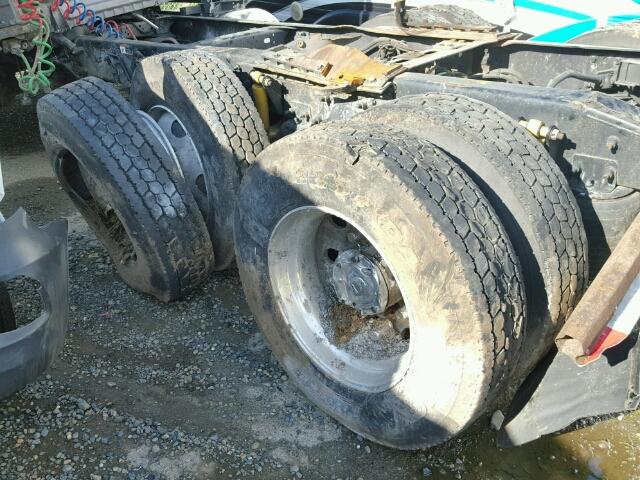 1FUJGLDR0DSBT0389 - 2013 FREIGHTLINER CASCADIA 1 GRAY photo 9