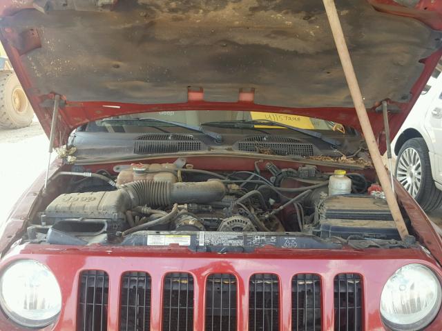1J4GK38K65W689380 - 2005 JEEP LIBERTY RE RED photo 7