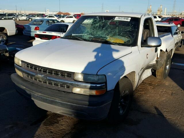 1GCEC14V82Z278541 - 2002 CHEVROLET SILVERADO WHITE photo 2