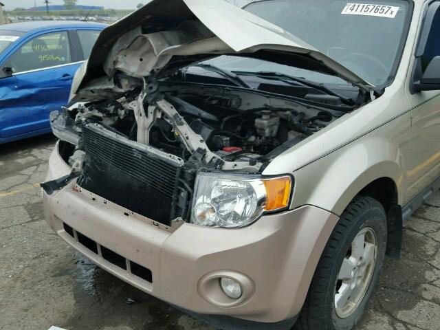 1FMCU0DG9AKA70784 - 2010 FORD ESCAPE XLT TAN photo 9