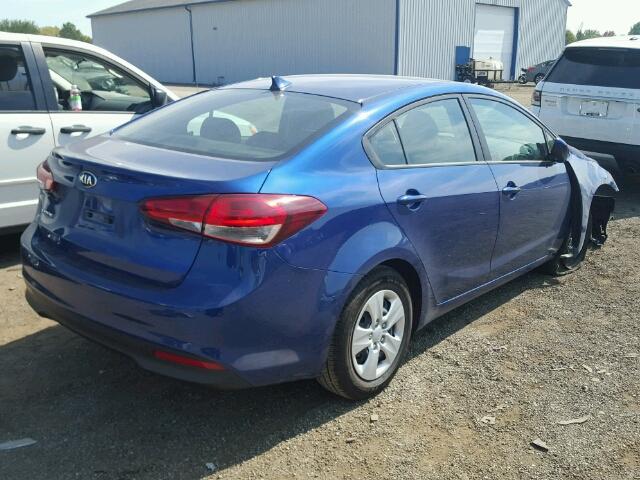 3KPFK4A7XHE068090 - 2017 KIA FORTE LX BLUE photo 4