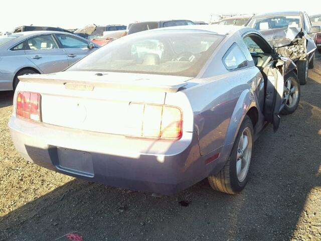 1ZVHT80N475369507 - 2007 FORD MUSTANG GRAY photo 4