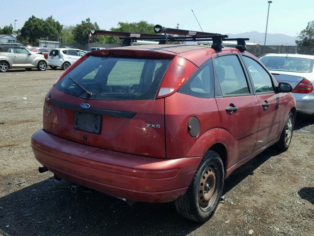 3FAFP37N25R133543 - 2005 FORD FOCUS ZX5 RED photo 4