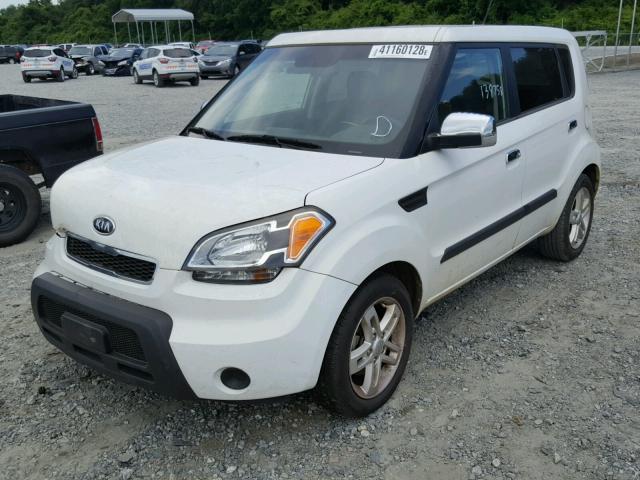 KNDJT2A2XA7137673 - 2010 KIA SOUL +/!/S WHITE photo 2