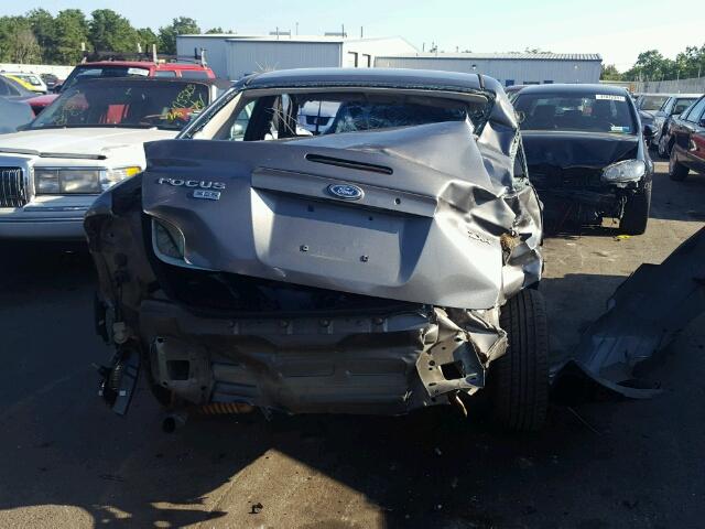 1FAHP34N75W151627 - 2005 FORD FOCUS GRAY photo 9