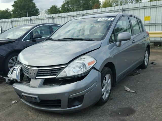 3N1BC13E69L353925 - 2009 NISSAN VERSA GRAY photo 2