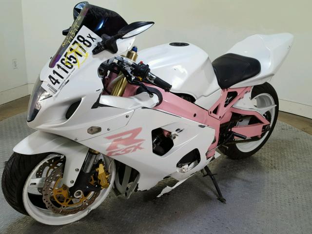 JS1GN7CA752110708 - 2005 SUZUKI GSX-R600 K WHITE photo 4