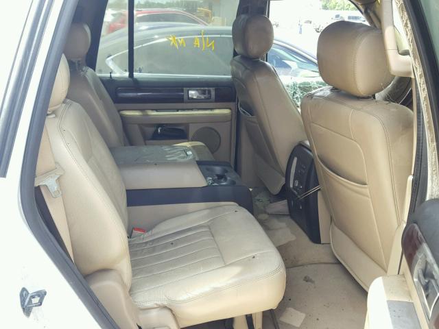 5LMFU27585LJ19022 - 2005 LINCOLN NAVIGATOR WHITE photo 6