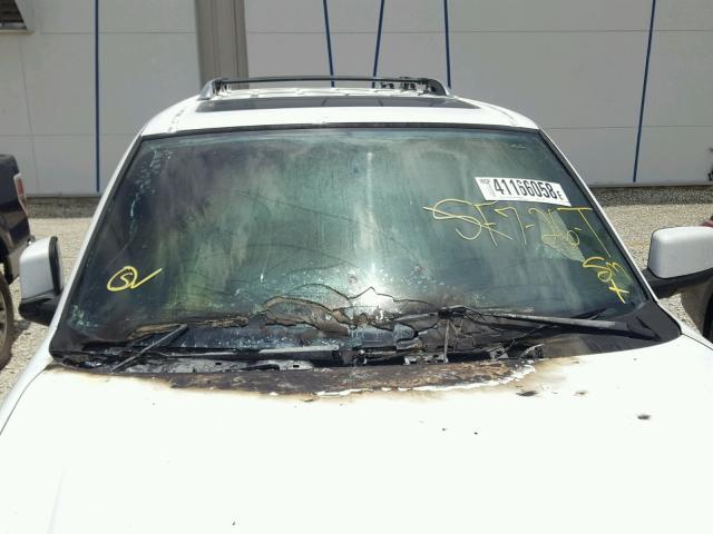 5LMFU27585LJ19022 - 2005 LINCOLN NAVIGATOR WHITE photo 9