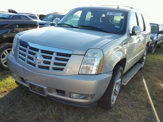 1GYFC33519R100203 - 2009 CADILLAC ESCALADE CREAM photo 2