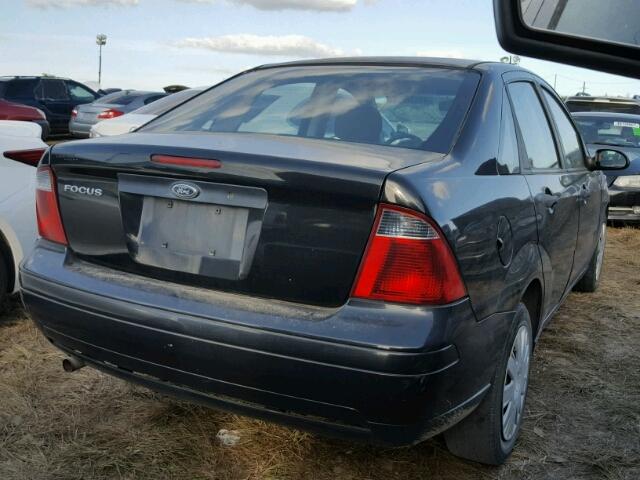 1FAFP34N17W297452 - 2007 FORD FOCUS ZX4 BLACK photo 4