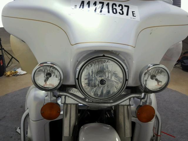 1HD1FC4157Y604533 - 2007 HARLEY-DAVIDSON FLHTCUI WHITE photo 18